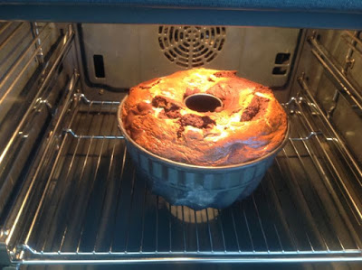 Auf der unteren Schiene im Ofen geht der Schkokoladen-Cheesecake gut auf!